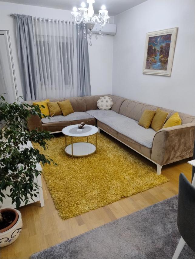 פודגוריצה Lovely Apartment - Ljupki Stan מראה חיצוני תמונה